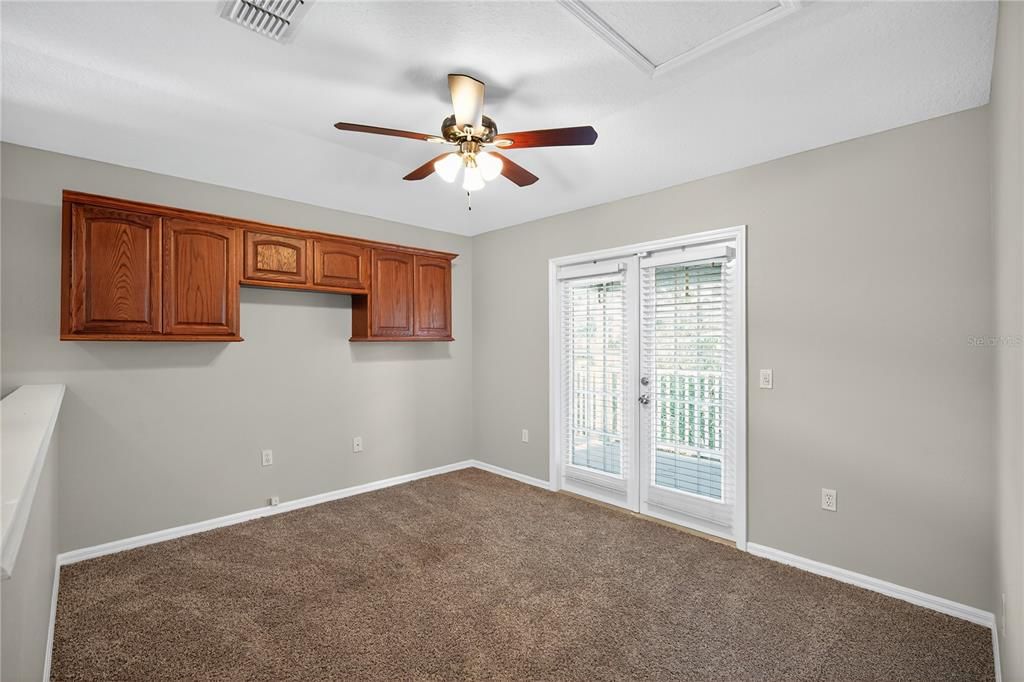 Activo con contrato: $439,000 (4 camas, 2 baños, 2227 Pies cuadrados)