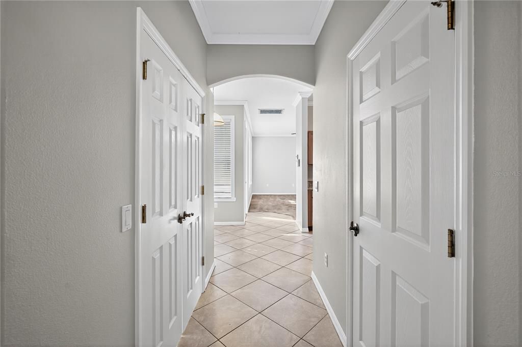 Activo con contrato: $439,000 (4 camas, 2 baños, 2227 Pies cuadrados)