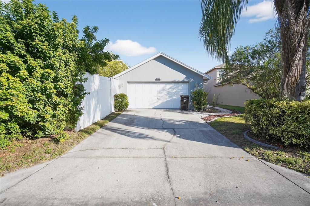 Activo con contrato: $439,000 (4 camas, 2 baños, 2227 Pies cuadrados)