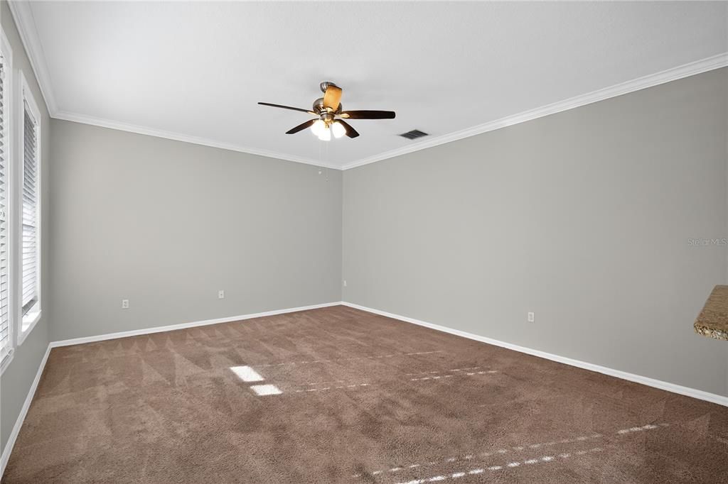 Activo con contrato: $439,000 (4 camas, 2 baños, 2227 Pies cuadrados)