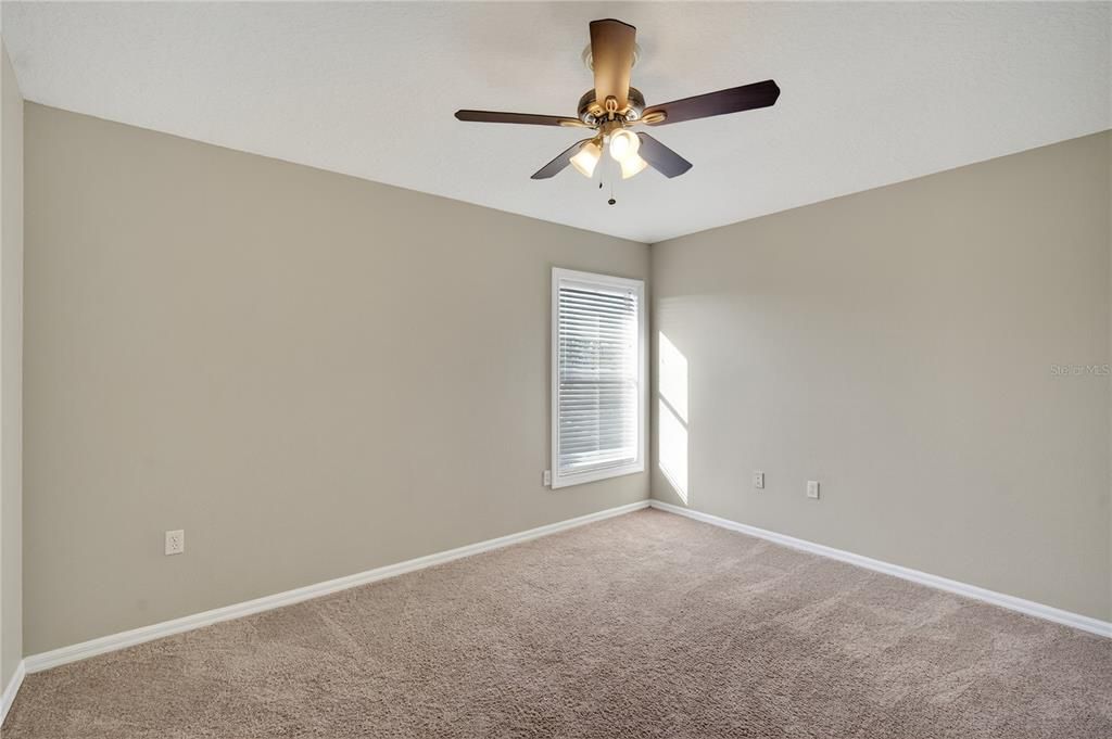 Activo con contrato: $439,000 (4 camas, 2 baños, 2227 Pies cuadrados)