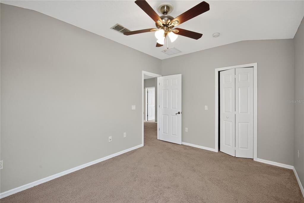 Activo con contrato: $439,000 (4 camas, 2 baños, 2227 Pies cuadrados)