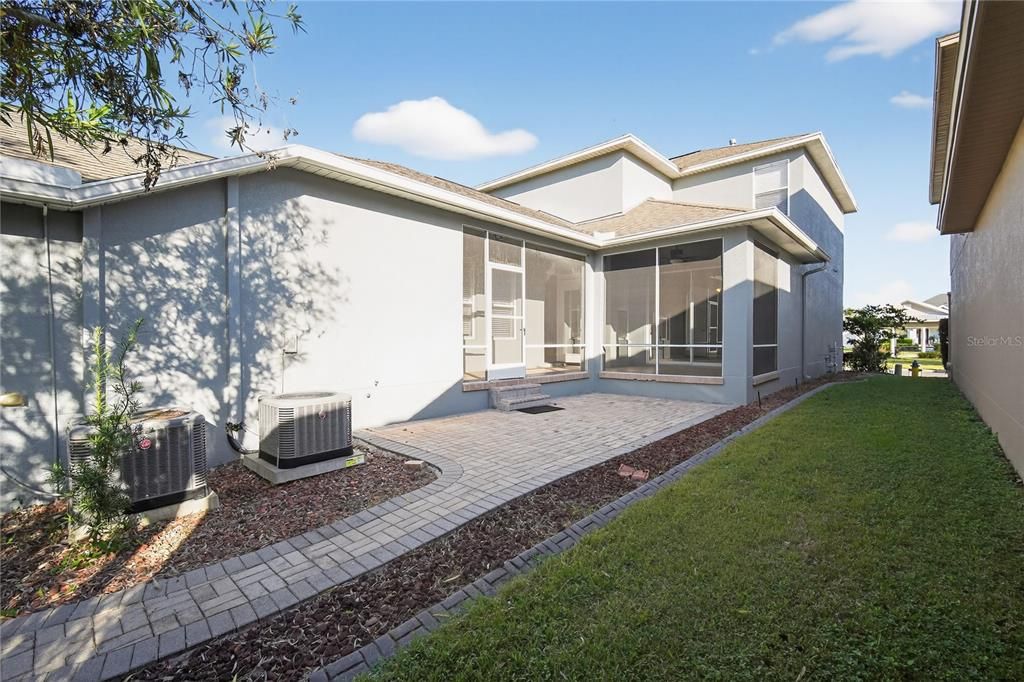 Activo con contrato: $439,000 (4 camas, 2 baños, 2227 Pies cuadrados)