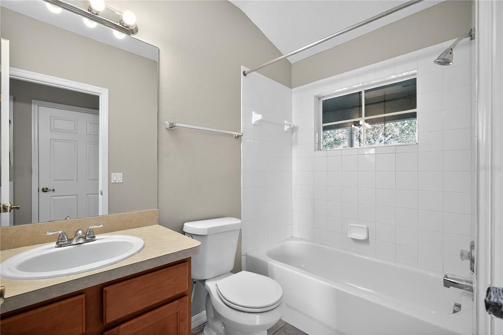 Activo con contrato: $439,000 (4 camas, 2 baños, 2227 Pies cuadrados)