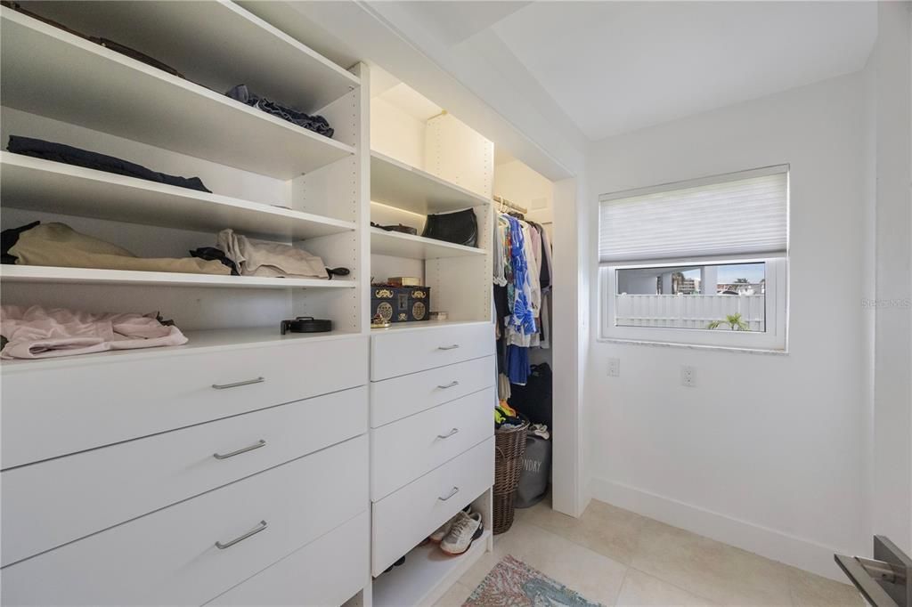 For Sale: $1,250,000 (3 beds, 3 baths, 2309 Square Feet)