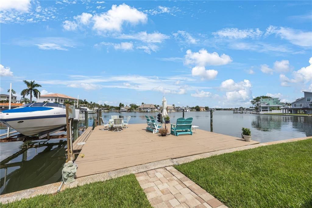 For Sale: $1,250,000 (3 beds, 3 baths, 2309 Square Feet)