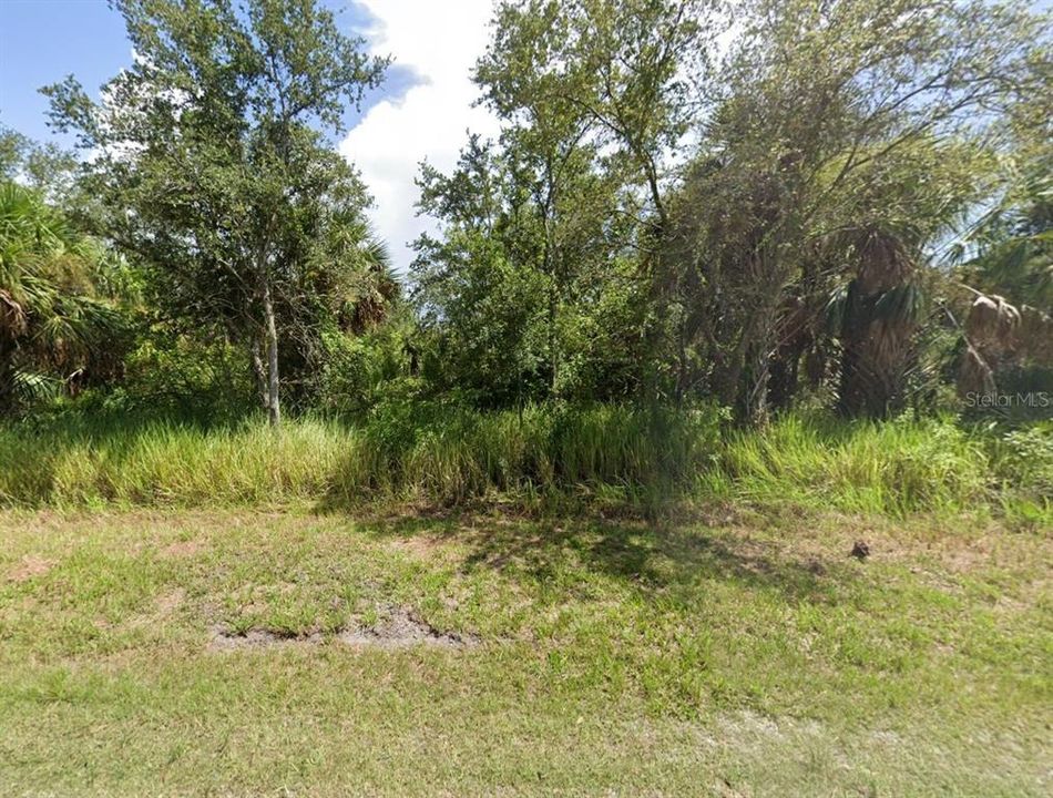 待售: $12,900 (0.19 acres)