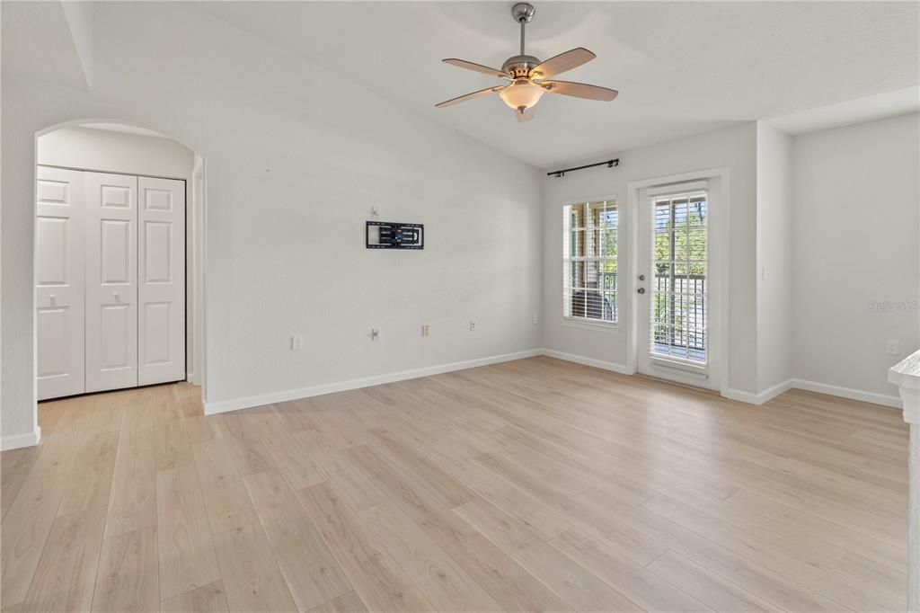 待售: $230,000 (2 贝兹, 2 浴室, 1080 平方英尺)