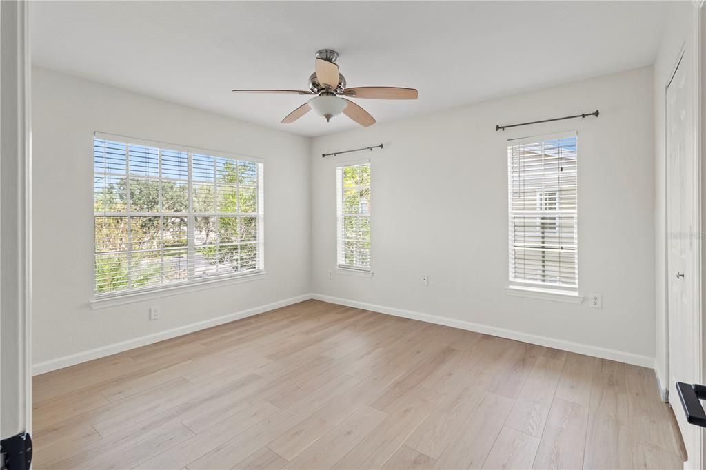 待售: $230,000 (2 贝兹, 2 浴室, 1080 平方英尺)