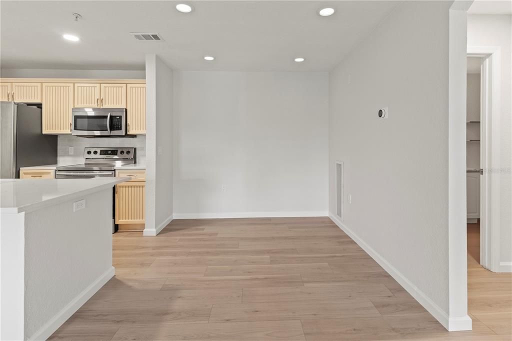 待售: $230,000 (2 贝兹, 2 浴室, 1080 平方英尺)