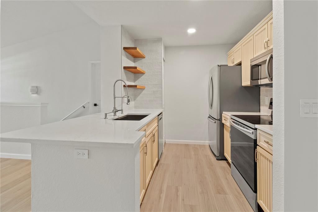 待售: $230,000 (2 贝兹, 2 浴室, 1080 平方英尺)