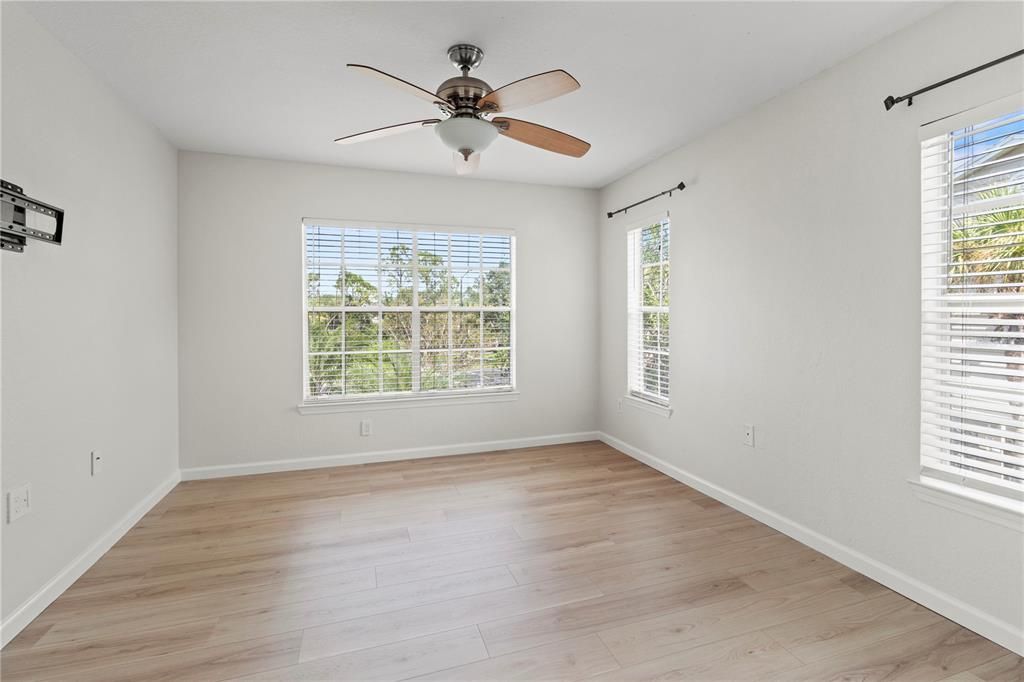 待售: $230,000 (2 贝兹, 2 浴室, 1080 平方英尺)