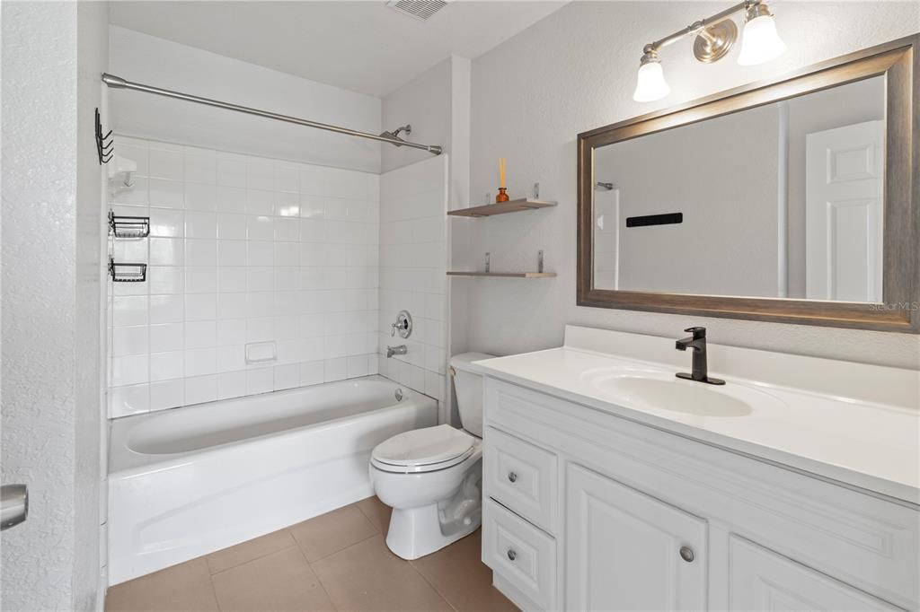 待售: $230,000 (2 贝兹, 2 浴室, 1080 平方英尺)