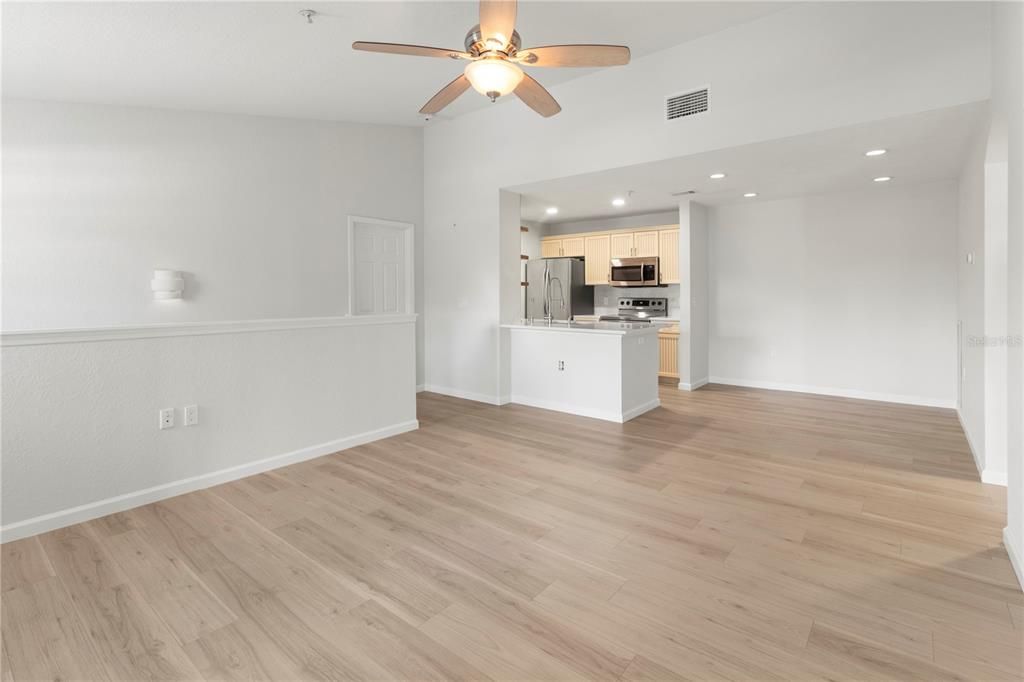 待售: $230,000 (2 贝兹, 2 浴室, 1080 平方英尺)