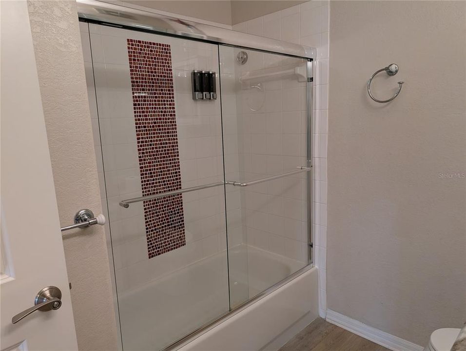 Active With Contract: $1,695 (2 beds, 1 baths, 1116 Square Feet)