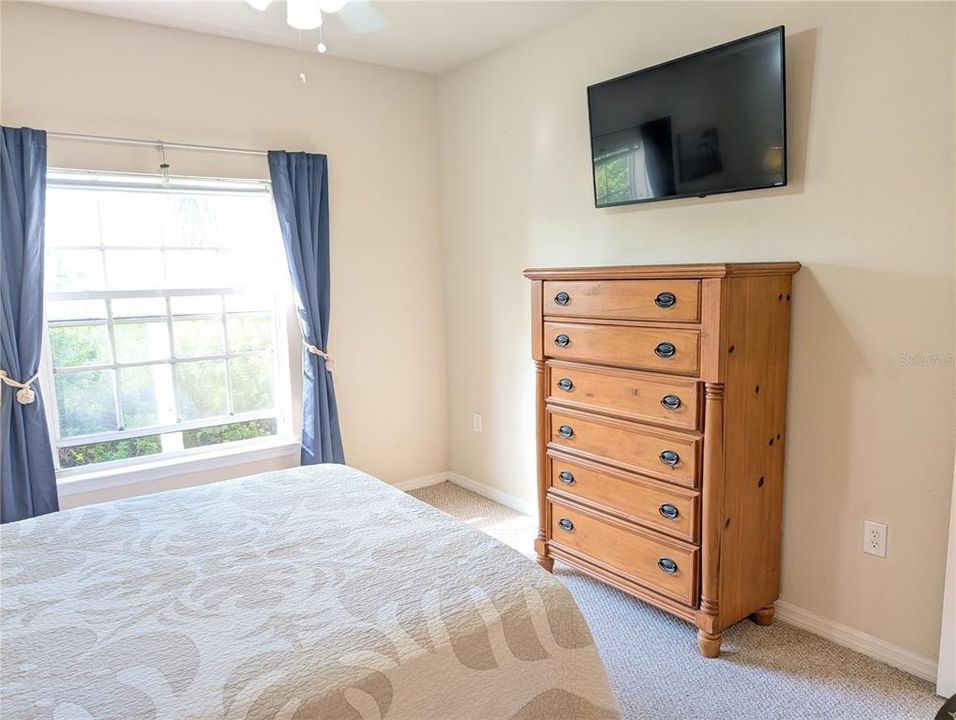 Active With Contract: $1,695 (2 beds, 1 baths, 1116 Square Feet)