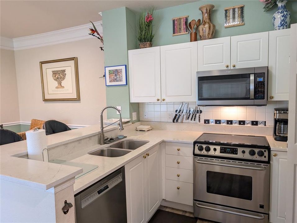Active With Contract: $1,695 (2 beds, 1 baths, 1116 Square Feet)