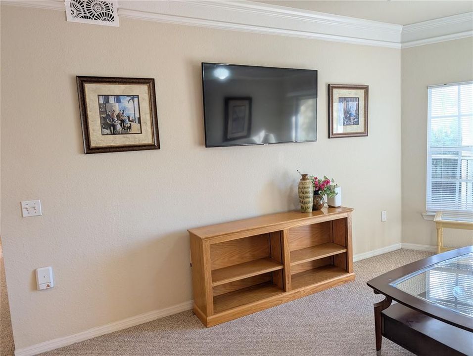 Active With Contract: $1,695 (2 beds, 1 baths, 1116 Square Feet)