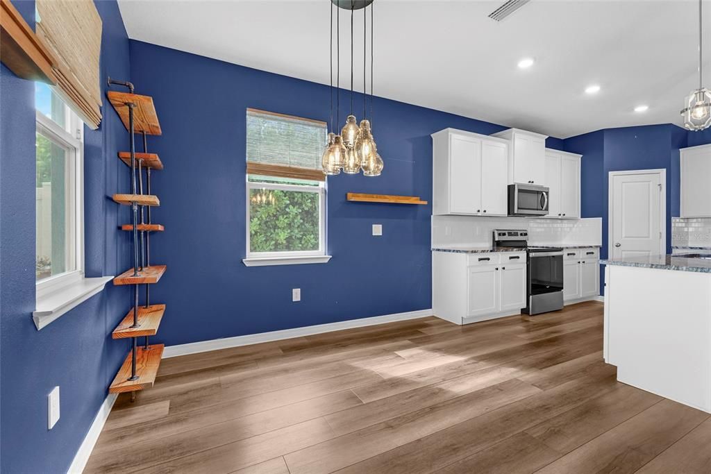 待售: $550,000 (4 贝兹, 2 浴室, 2045 平方英尺)