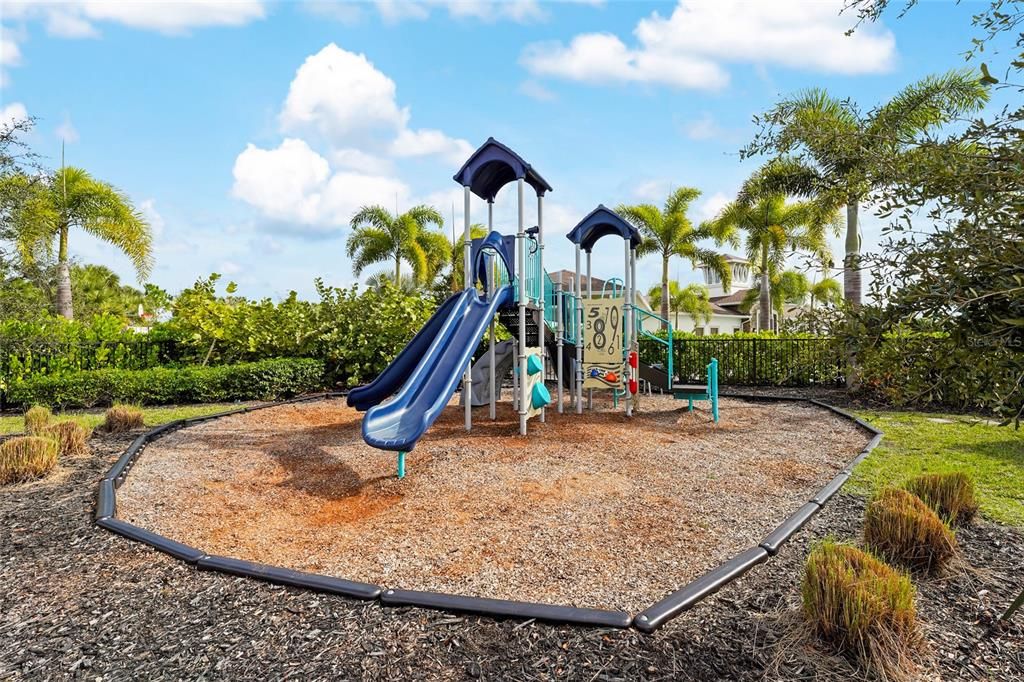 待售: $550,000 (4 贝兹, 2 浴室, 2045 平方英尺)