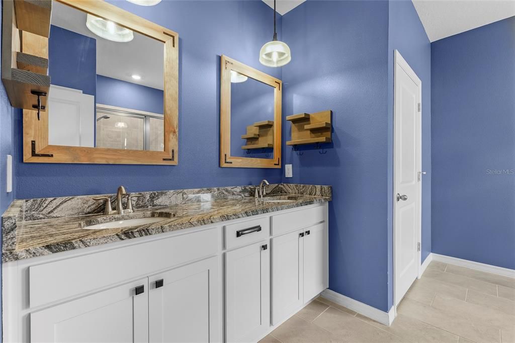 待售: $550,000 (4 贝兹, 2 浴室, 2045 平方英尺)