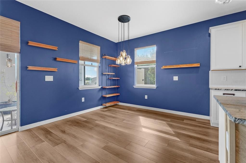 待售: $550,000 (4 贝兹, 2 浴室, 2045 平方英尺)