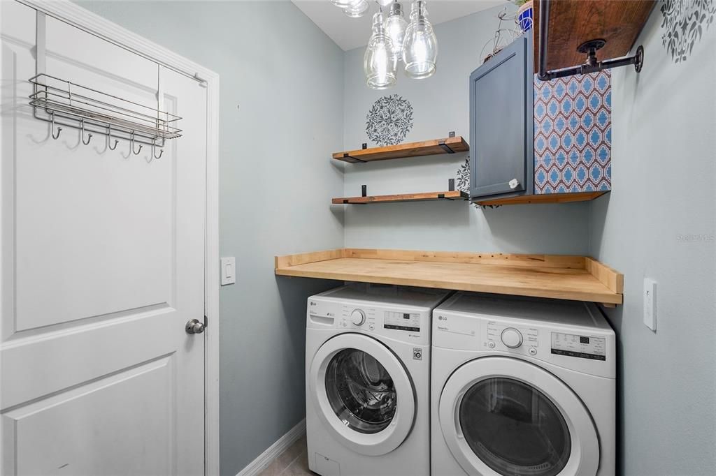 待售: $550,000 (4 贝兹, 2 浴室, 2045 平方英尺)