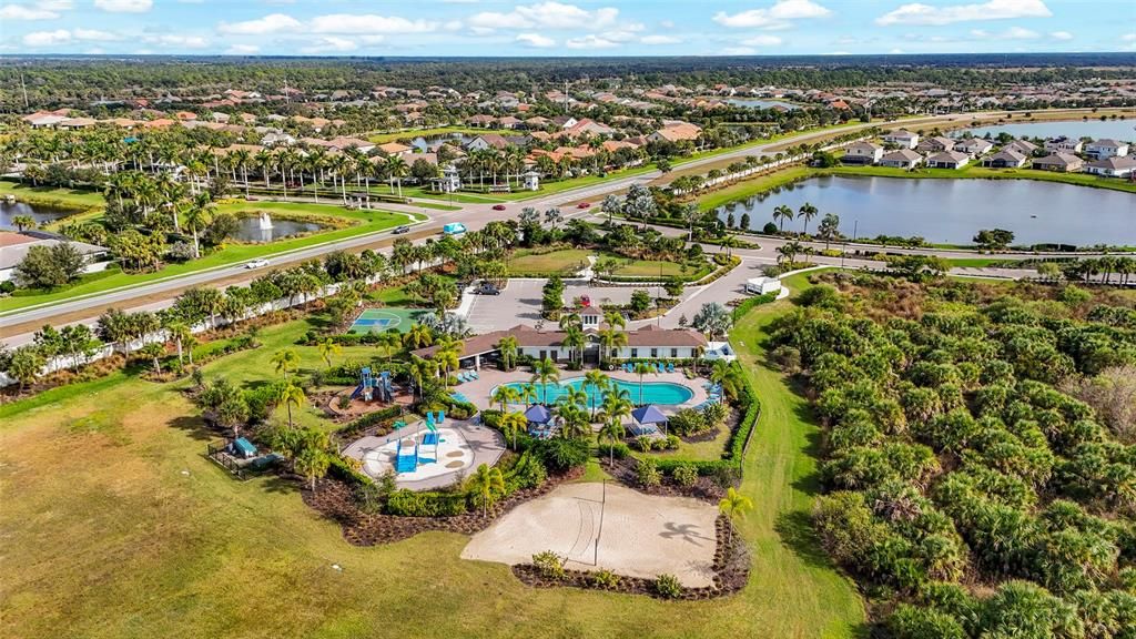 待售: $550,000 (4 贝兹, 2 浴室, 2045 平方英尺)