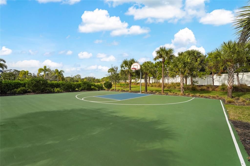 待售: $550,000 (4 贝兹, 2 浴室, 2045 平方英尺)