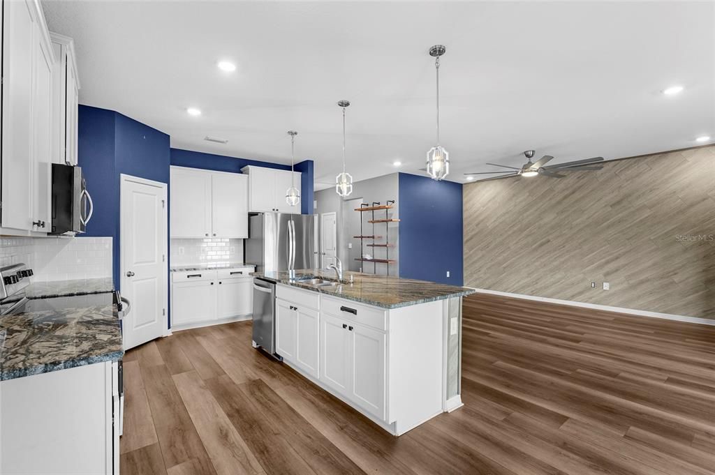 待售: $550,000 (4 贝兹, 2 浴室, 2045 平方英尺)