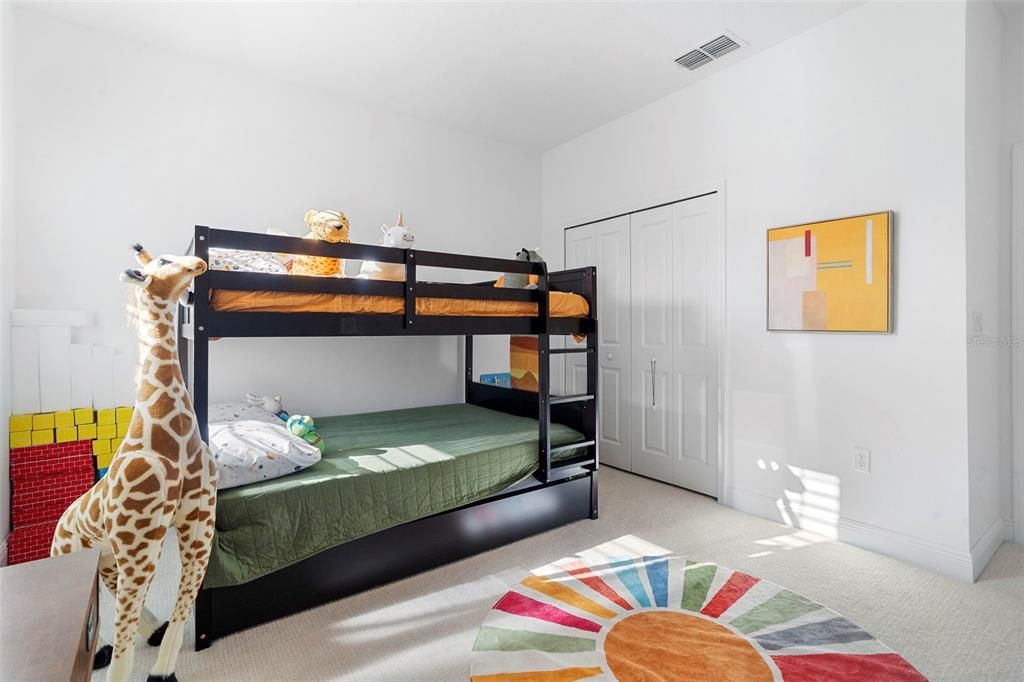 合同活跃: $569,900 (4 贝兹, 3 浴室, 2688 平方英尺)