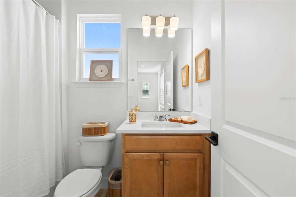 合同活跃: $569,900 (4 贝兹, 3 浴室, 2688 平方英尺)