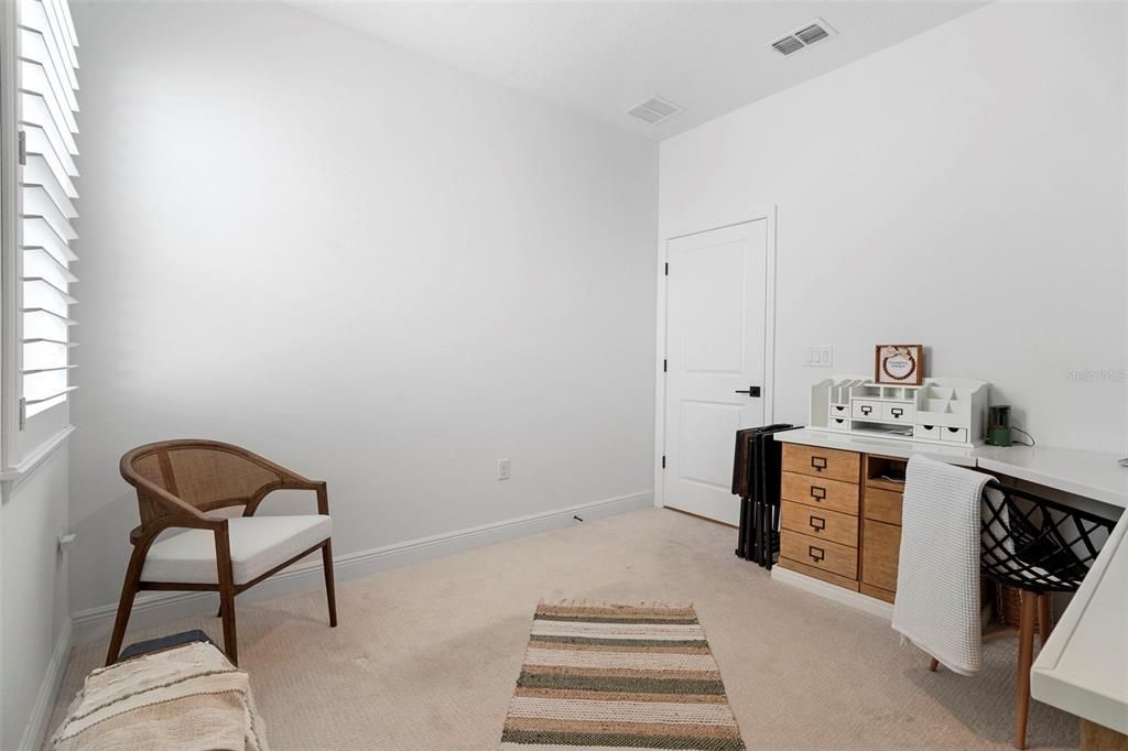 合同活跃: $569,900 (4 贝兹, 3 浴室, 2688 平方英尺)