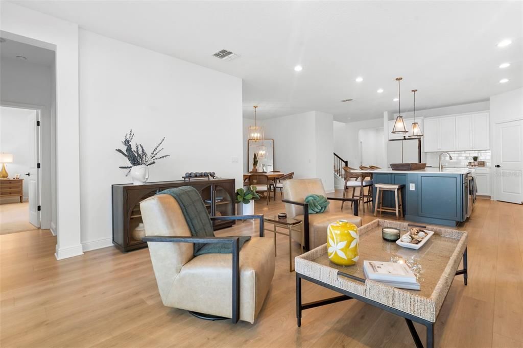 合同活跃: $569,900 (4 贝兹, 3 浴室, 2688 平方英尺)