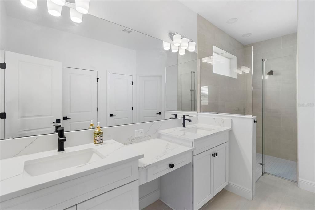 合同活跃: $569,900 (4 贝兹, 3 浴室, 2688 平方英尺)