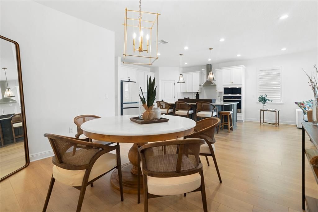 合同活跃: $569,900 (4 贝兹, 3 浴室, 2688 平方英尺)