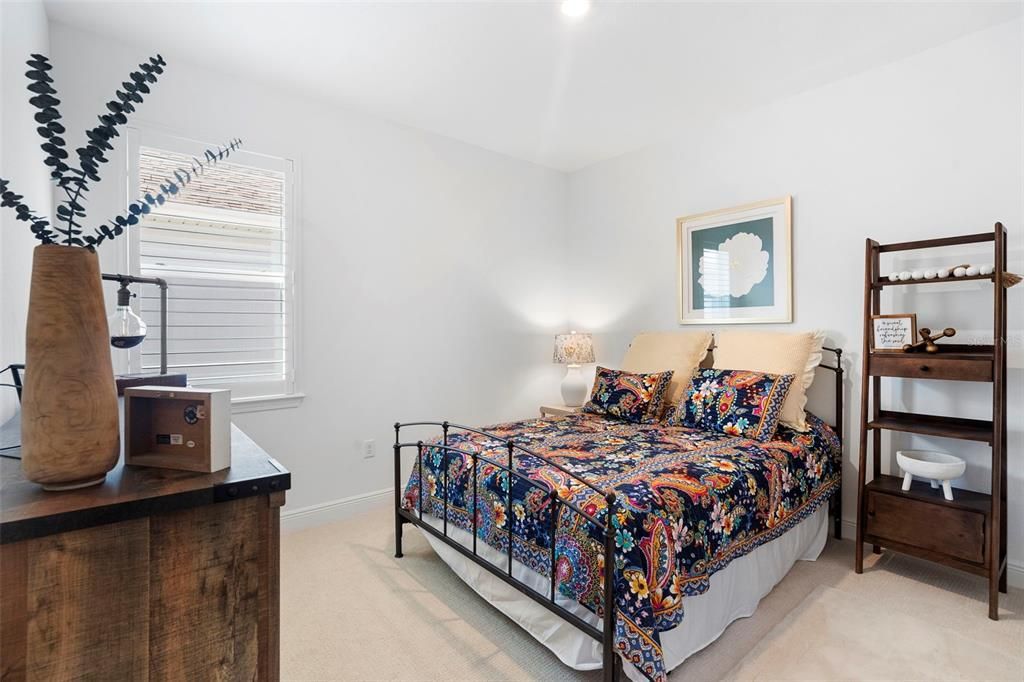 合同活跃: $569,900 (4 贝兹, 3 浴室, 2688 平方英尺)