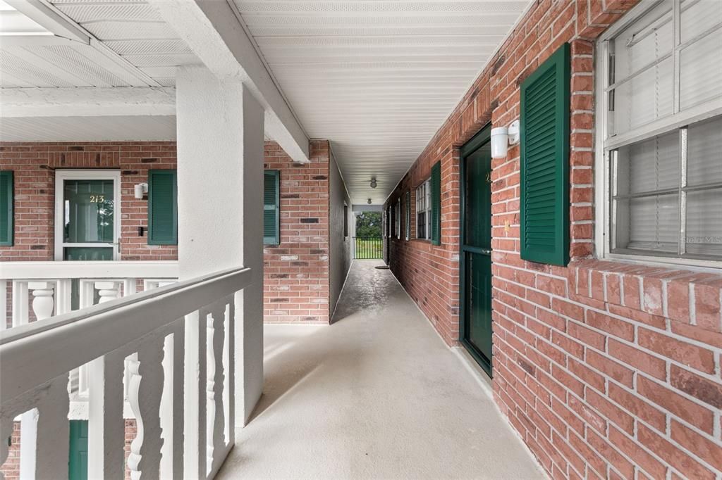 For Sale: $184,900 (2 beds, 2 baths, 880 Square Feet)