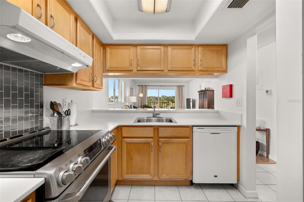 For Sale: $184,900 (2 beds, 2 baths, 880 Square Feet)