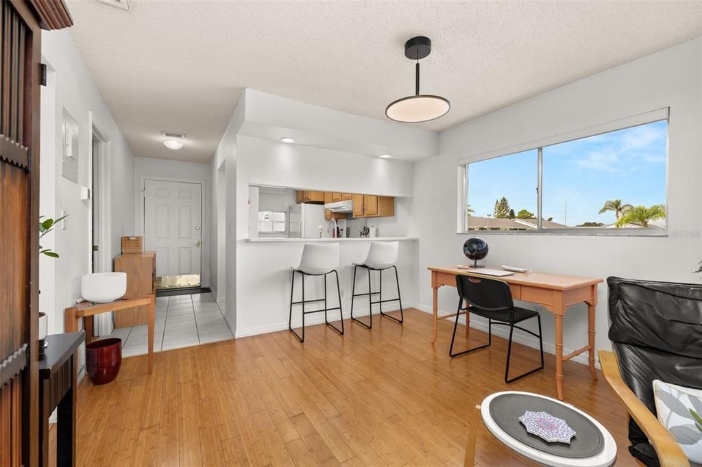 For Sale: $184,900 (2 beds, 2 baths, 880 Square Feet)