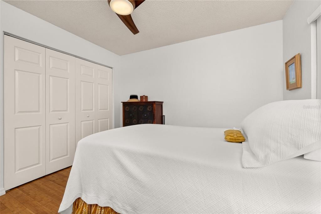 For Sale: $184,900 (2 beds, 2 baths, 880 Square Feet)