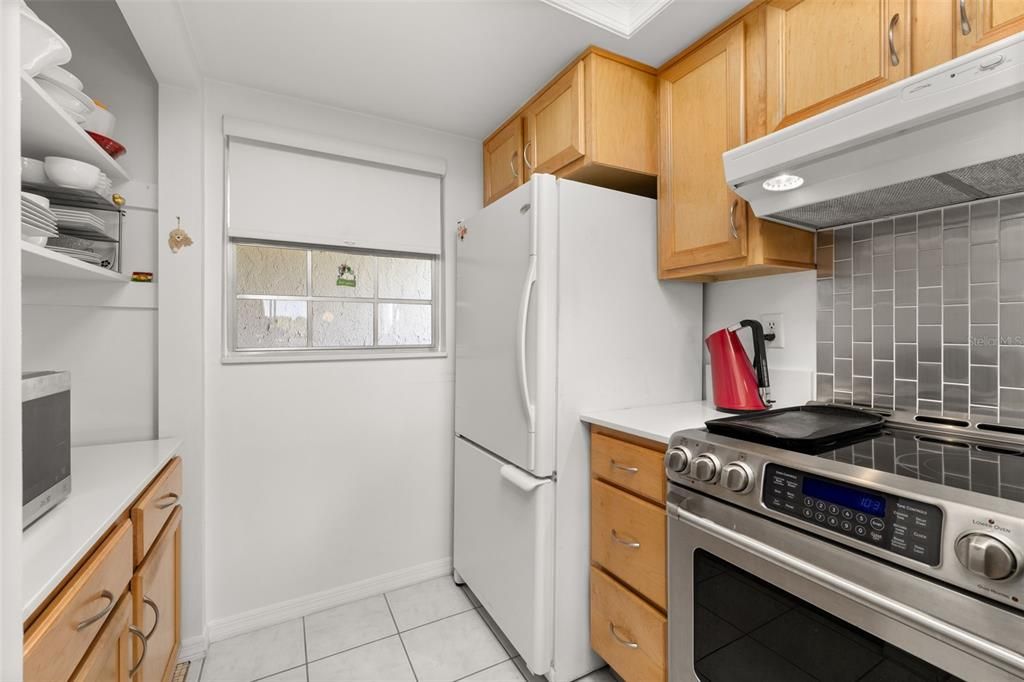 For Sale: $184,900 (2 beds, 2 baths, 880 Square Feet)