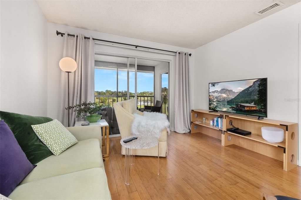 For Sale: $184,900 (2 beds, 2 baths, 880 Square Feet)