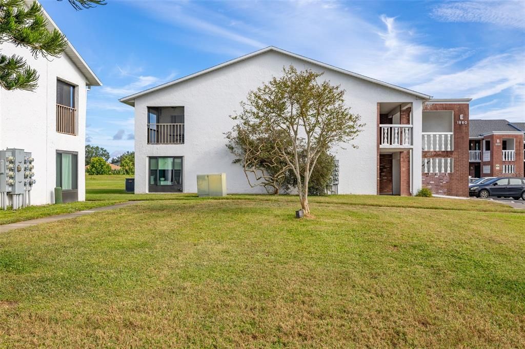 For Sale: $184,900 (2 beds, 2 baths, 880 Square Feet)