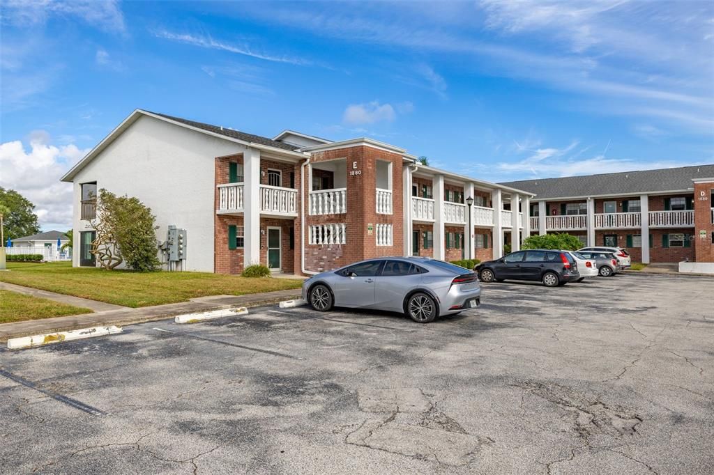 For Sale: $184,900 (2 beds, 2 baths, 880 Square Feet)