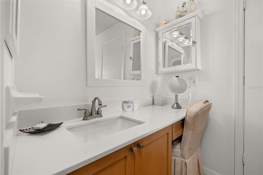 For Sale: $184,900 (2 beds, 2 baths, 880 Square Feet)