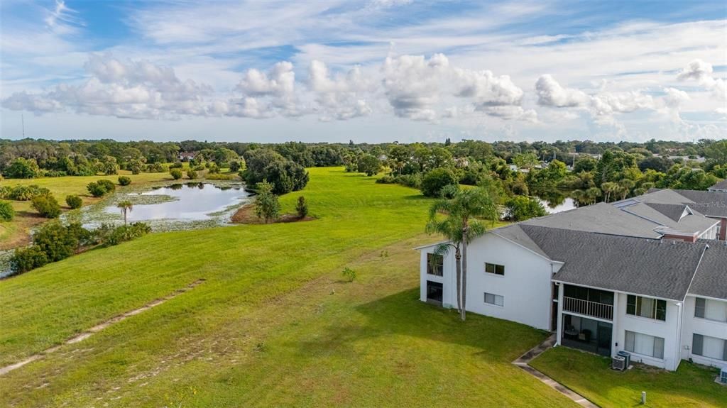 For Sale: $184,900 (2 beds, 2 baths, 880 Square Feet)