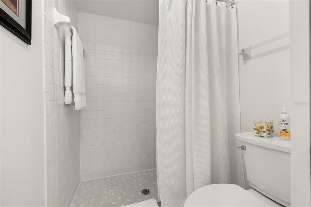 For Sale: $184,900 (2 beds, 2 baths, 880 Square Feet)