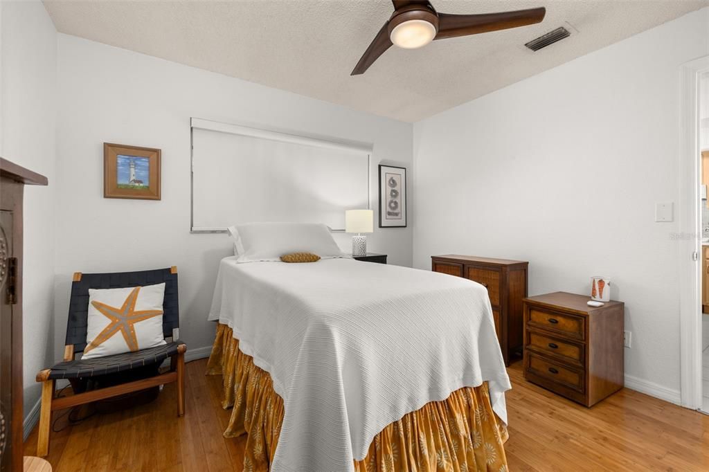 For Sale: $184,900 (2 beds, 2 baths, 880 Square Feet)