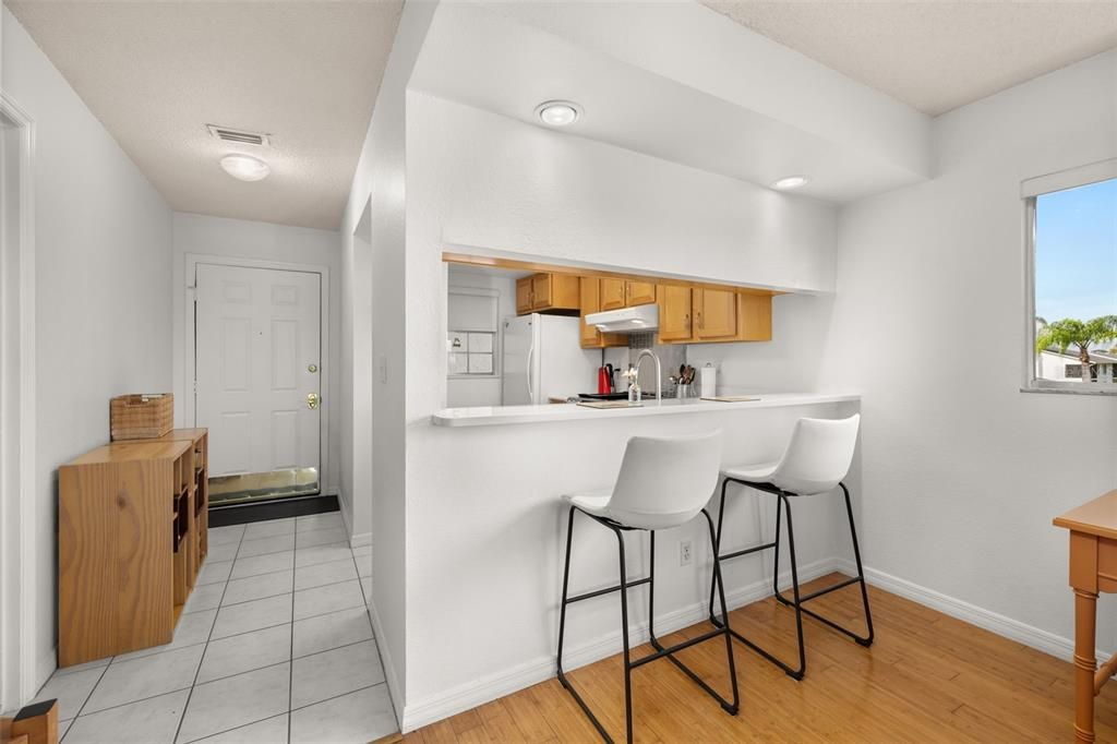 For Sale: $184,900 (2 beds, 2 baths, 880 Square Feet)